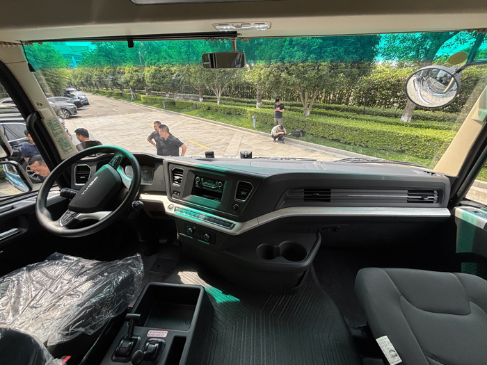 測(cè)評(píng)宇通T400 4×2港口牽引車3.png