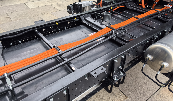 【第一商用車網 原創】在政策與市場因素的雙重作用下，城市物流電動化進程加速。新能源輕卡憑借低運營成本、路權優勢等特性成為市場剛需，推動了市場的繁榮發展。