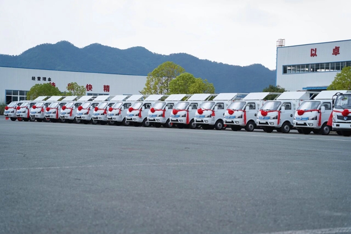 深圳東風環衛車批量交付，助力十堰建設綠色宜居城市！2.jpg