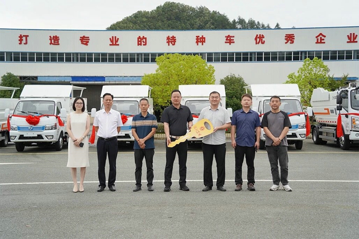 深圳東風環衛車批量交付，助力十堰建設綠色宜居城市！4.jpg