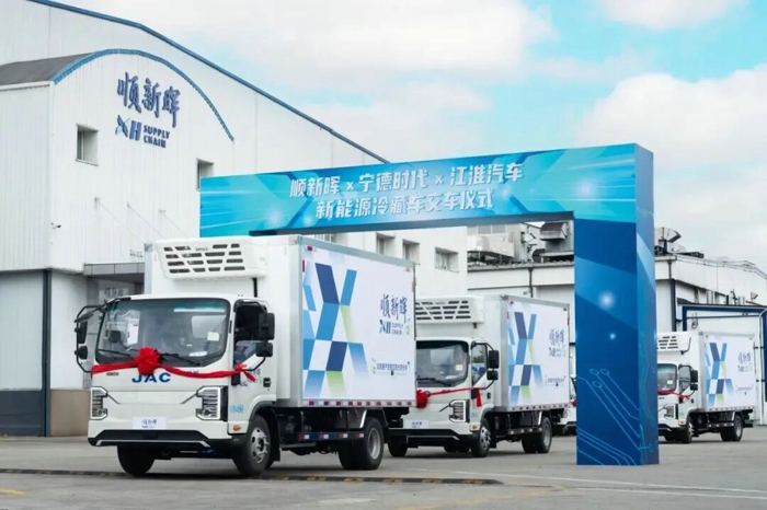 百臺(tái)江淮新能源定制冷藏車交付順新暉4.jpg