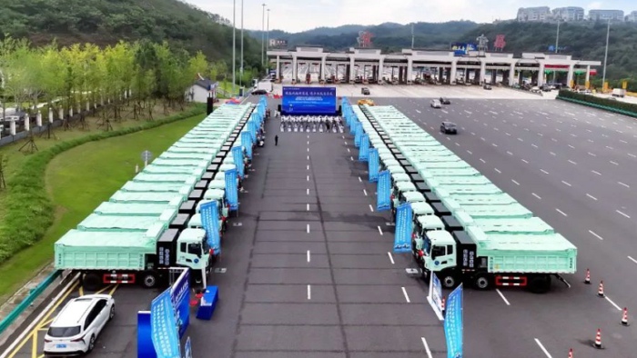 東風天龍KC 6×2純電動自卸車.jpg