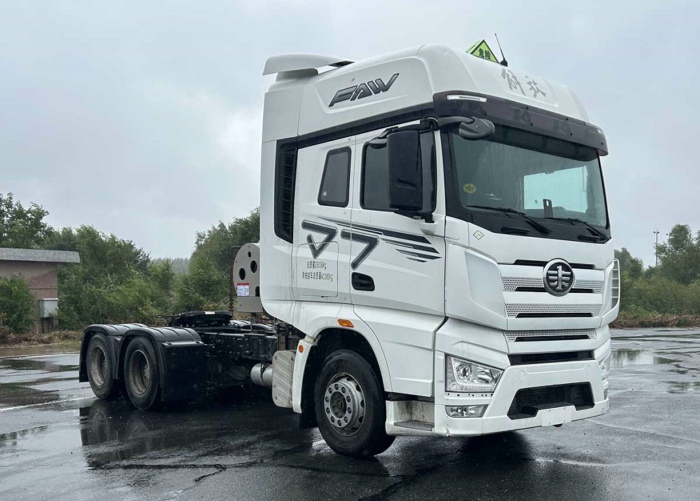 解放危險品運輸牽引車,搭載解放動力CA6SX1系列發動機,最大640馬力.jpg 解放危險品運輸牽引車,搭載解放動力CA6SX1系列發動機,最大640馬力.jpg