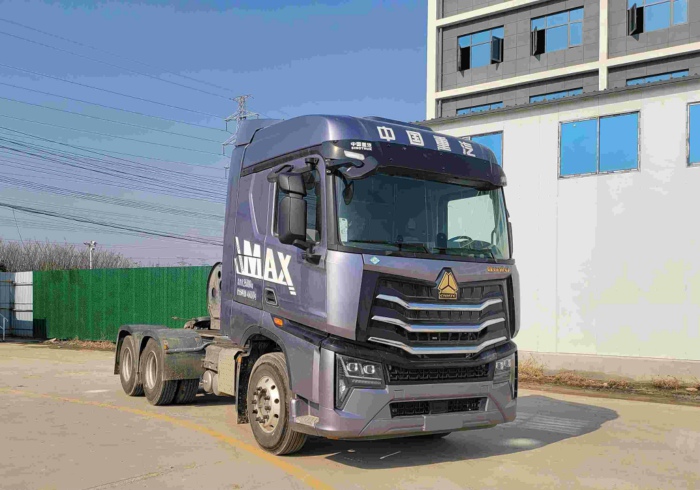 重汽豪沃LNG牽引車,搭載濰柴WP15N發動機,最大630馬力.jpg 重汽豪沃LNG牽引車,搭載濰柴WP15N發動機,最大630馬力.jpg