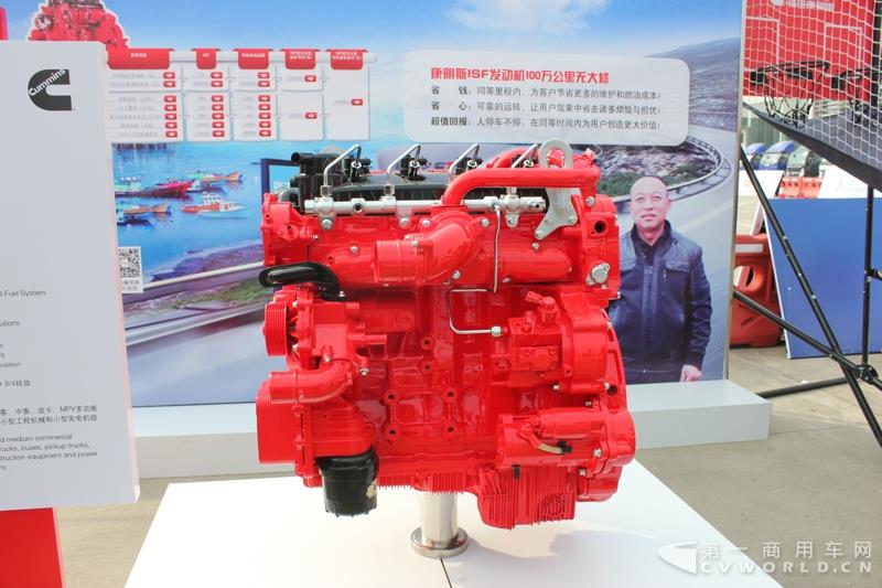 現(xiàn)場展出ISF2.8L發(fā)動機