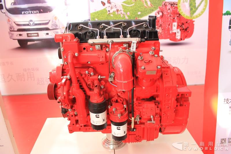 現(xiàn)場(chǎng)展出康明斯3.8L發(fā)動(dòng)機(jī)