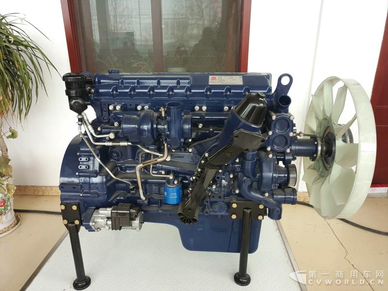 現(xiàn)場展示濰柴13L發(fā)動機(jī)