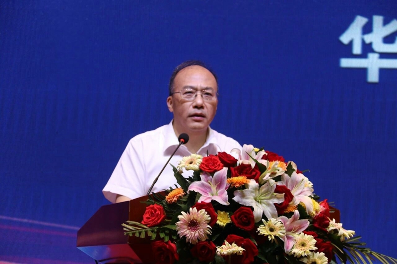 國家電投集團資本控股有限公司黨委書記、董事長王振京致辭：我國能源結構正加速向低碳、新能源的趨勢發展，我們聯合華菱星馬、寧德時代等行業翹楚，在城市出行、物流配送、港口運輸等領域持續探索，為新能源賦能。全球首款換電重型牽引車全方位展示了我們換電家族產品的競爭力，換電重卡的發展不是簡單的升級換代，更是新生態的建立，更具有遐想空間，讓我們科技+產業+金融的目標更加堅定，在合作中挖掘市場、創造價值。