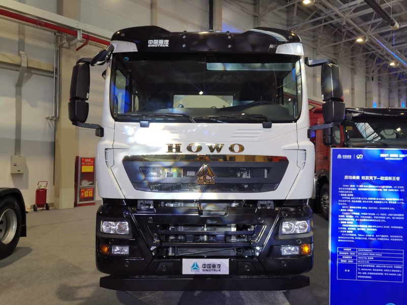 重汽豪沃TX系列8×4攪拌車，濰柴國六發(fā)動機(jī)
