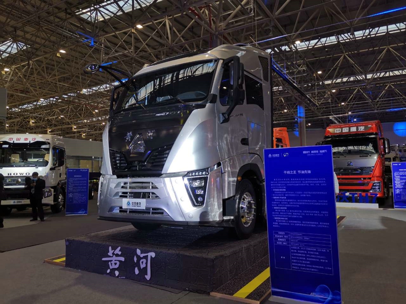 重汽黃河X7 6×4牽引車，搭載濰柴WP10.5H發(fā)動機(jī)，國六