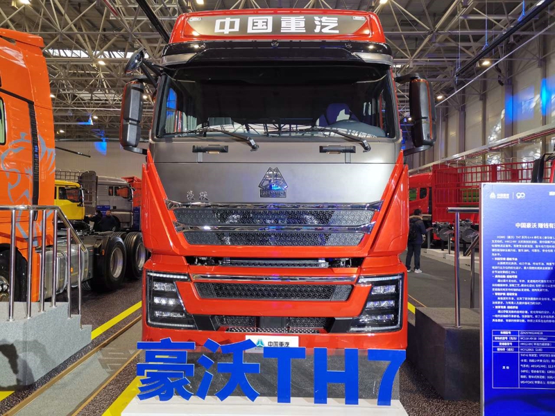 重汽豪沃TH7 6×4牽引車（豪華版），重汽MC11H 國五發(fā)動機(jī)