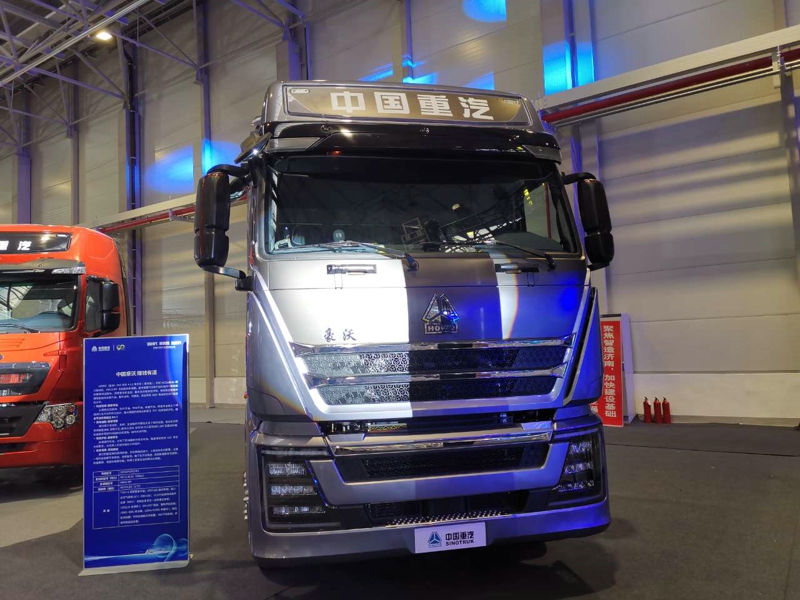 重汽豪沃TH7系列4×2牽引車（豪華版），搭載MC11發(fā)動機(jī)，國六