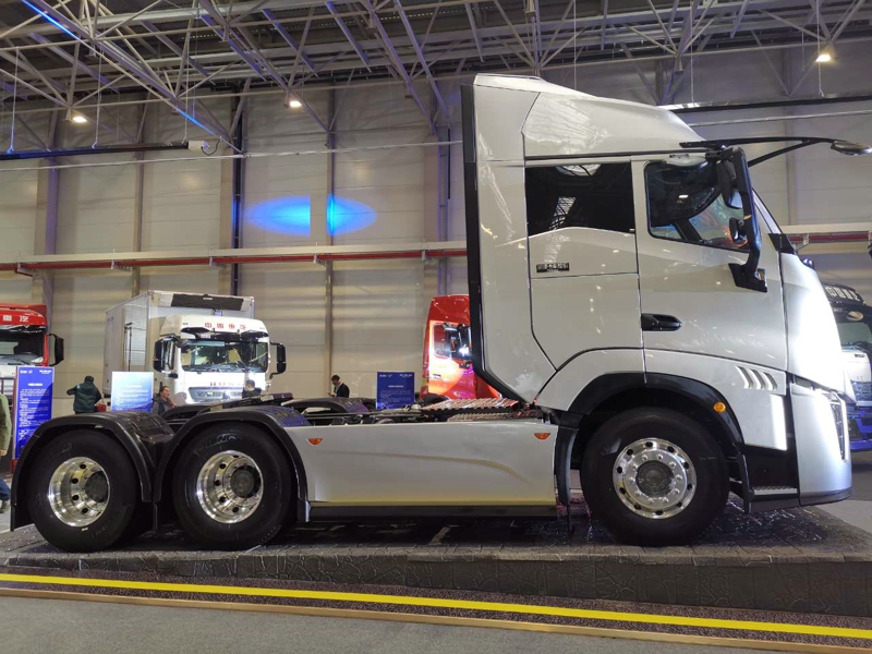 重汽黃河X7 6×4牽引車，搭載濰柴WP10.5H發(fā)動機(jī)，國六