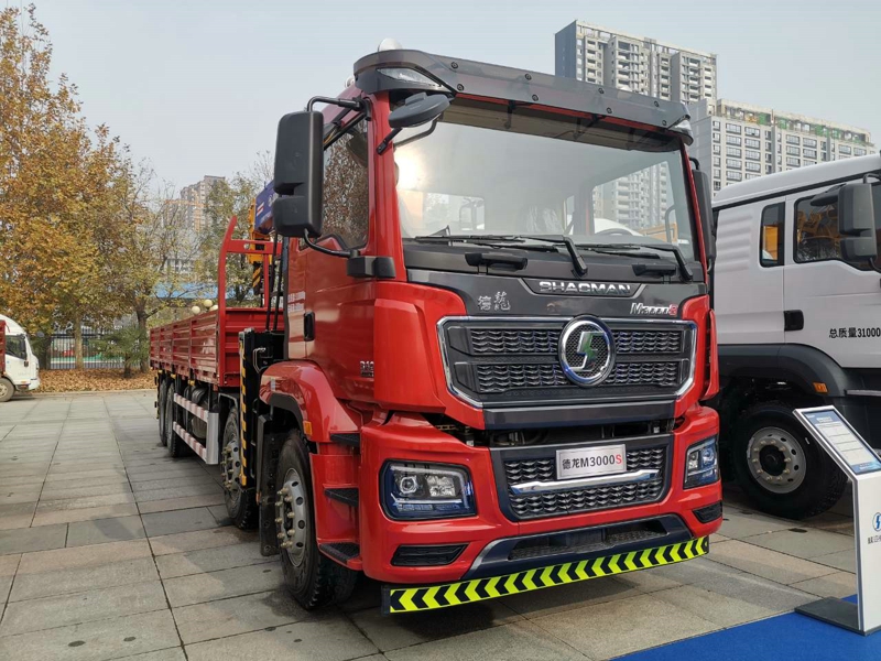德龍M3000 S 8×4隨車起重運輸車