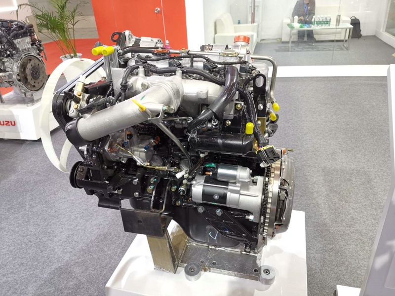 五十鈴JE493重型發動機，2.5升