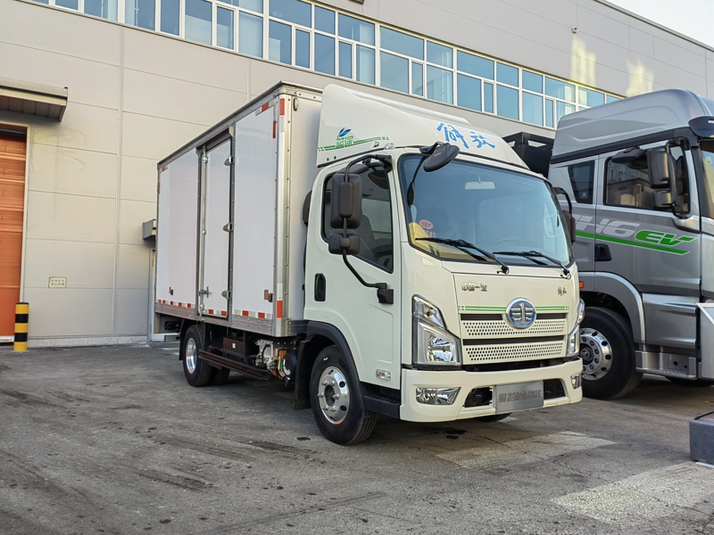 解放領途混合動力廂式物流車