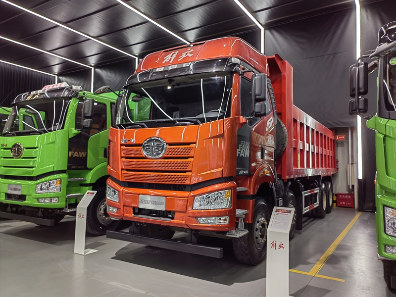 解放2021款新J6P 8×4公路復合自卸車