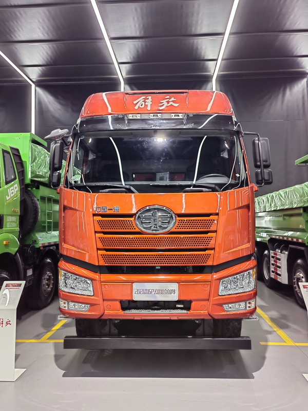 解放2021款新J6P 8×4公路復合自卸車