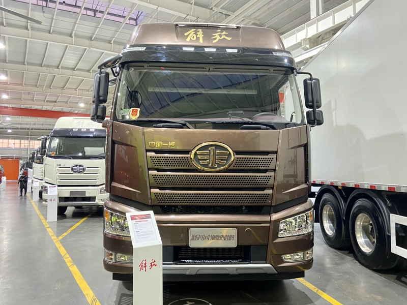 解放J6P 8×4領航版斜頂冷藏