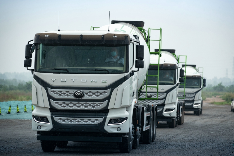 為支撐未來5~10年的發展，宇通將把新能源商用車的研發、制造、核心零部件的布局一次性規劃到位。宇通新能源商用車基地項目位于經開區宇龍街附近，占地面積2622畝，計劃總投資85億，包括新能源重卡、新能源中卡、新能源輕卡等整車產能，新能源車橋等關鍵零部件，以及新能源商用車研發中心等。