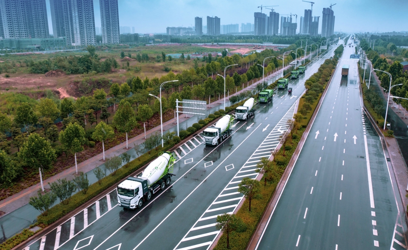 為支撐未來5~10年的發展，宇通將把新能源商用車的研發、制造、核心零部件的布局一次性規劃到位。宇通新能源商用車基地項目位于經開區宇龍街附近，占地面積2622畝，計劃總投資85億，包括新能源重卡、新能源中卡、新能源輕卡等整車產能，新能源車橋等關鍵零部件，以及新能源商用車研發中心等。