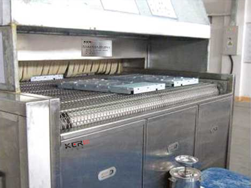 全自動超聲波噴淋清洗機如何將產品清洗干凈的？